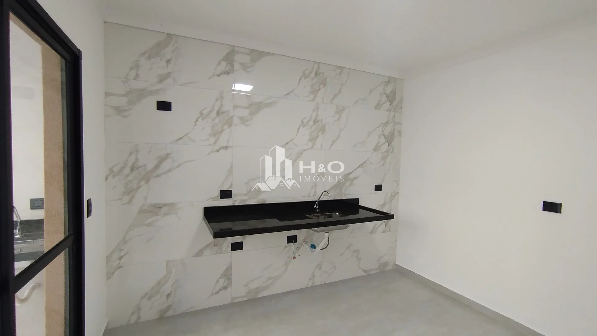 Imagem Sobrado Frontal à Venda - 3 Dormitórios (1 Suíte) - Acabamento em Porcelanato! BAIRRO JARDIM BRASILIA