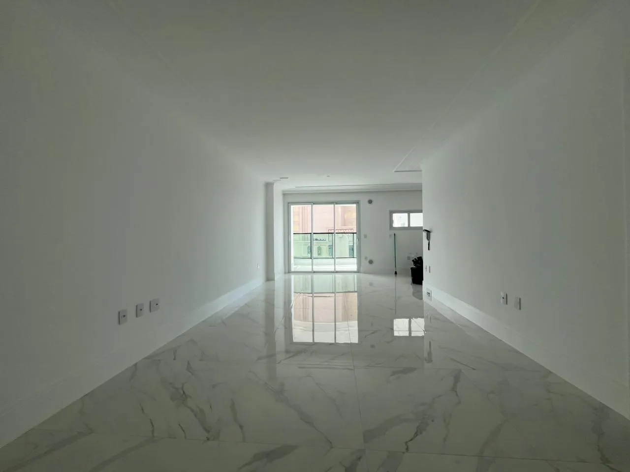 Imagem Apartamento com vista para o mar à venda com 243m2 por R$ 3.645.000,00
