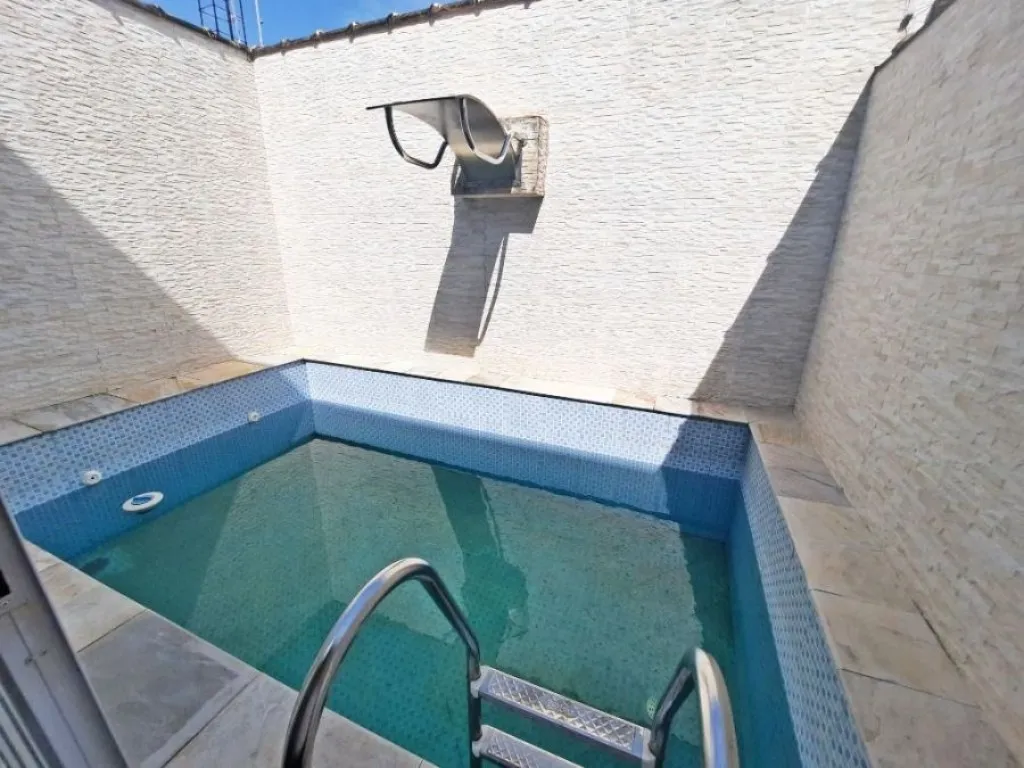 Imagem CASA COM 175,00 m² - GUILHERMINA - PRAIA GRANDE SP