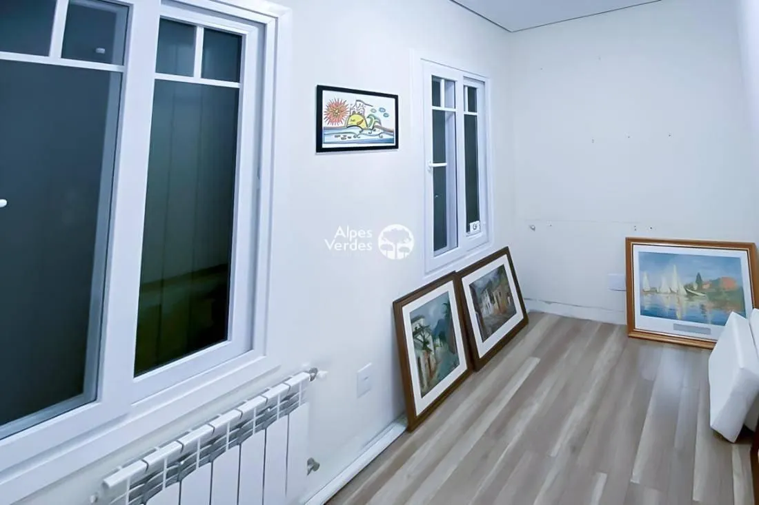Imagem Vende-se Casa em Condominio com 3 suites a 5 minutos da Rua Coberta