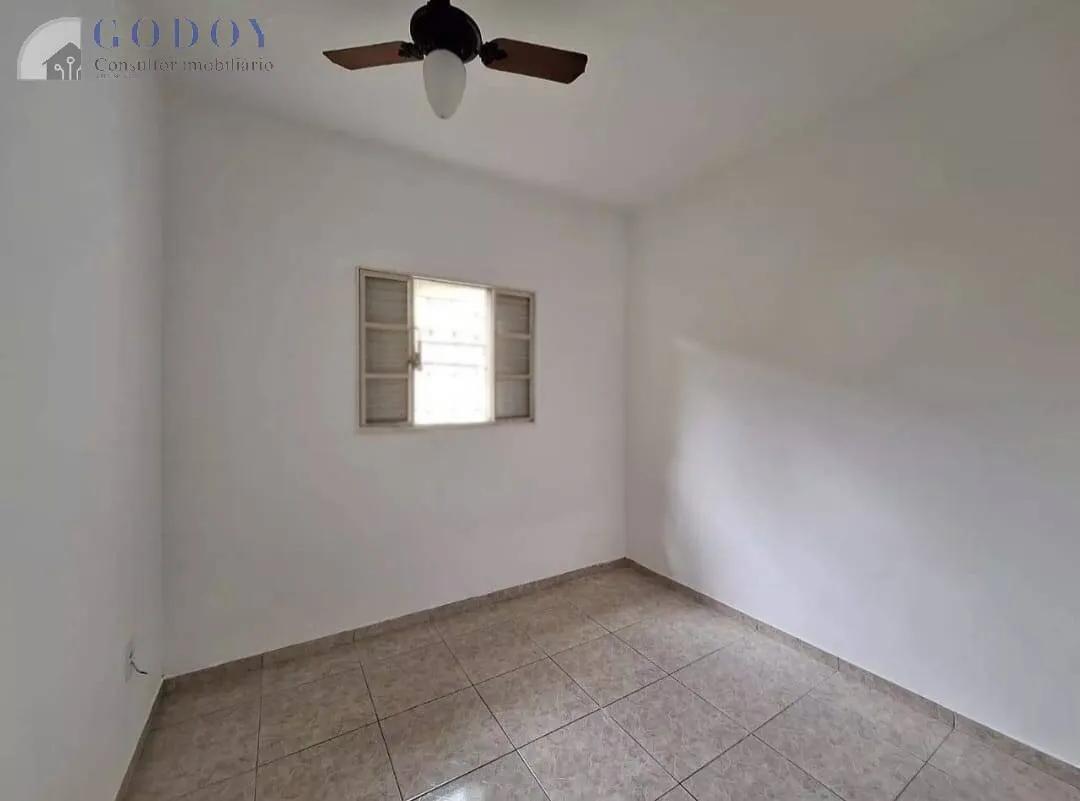 Imagem Casa Aconchegante com 3 Dormitórios e Garagem Coberta!