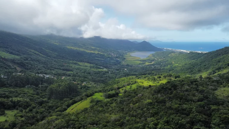 Imagem Terreno à Venda com Vista para o Mar e Lagoa do Macacu - 9,3 Hectares em Garopaba-SC!