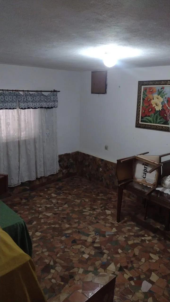 Imagem Chácara à venda em Araçoiaba da Serra-SP, bairro Aquarius: 3 quartos, 1 sala, 2 banheiros, 1 vaga de garagem, 343,08m².