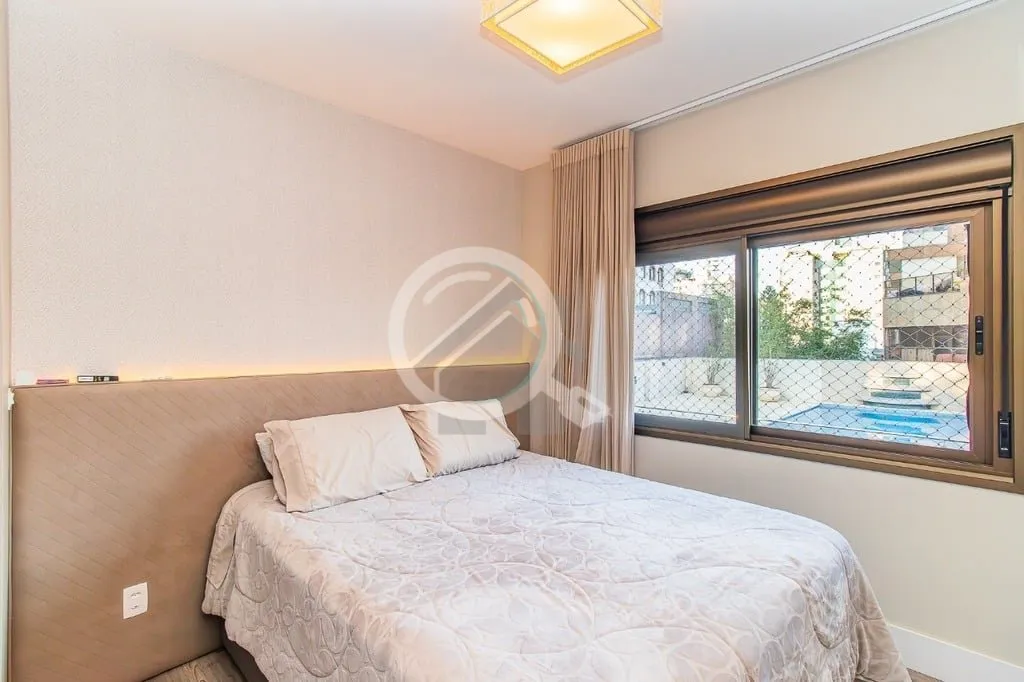 Imagem Apartamento semimobiliado, de 3 dormitórios, sendo uma suíte com closet, living configurado para 2...