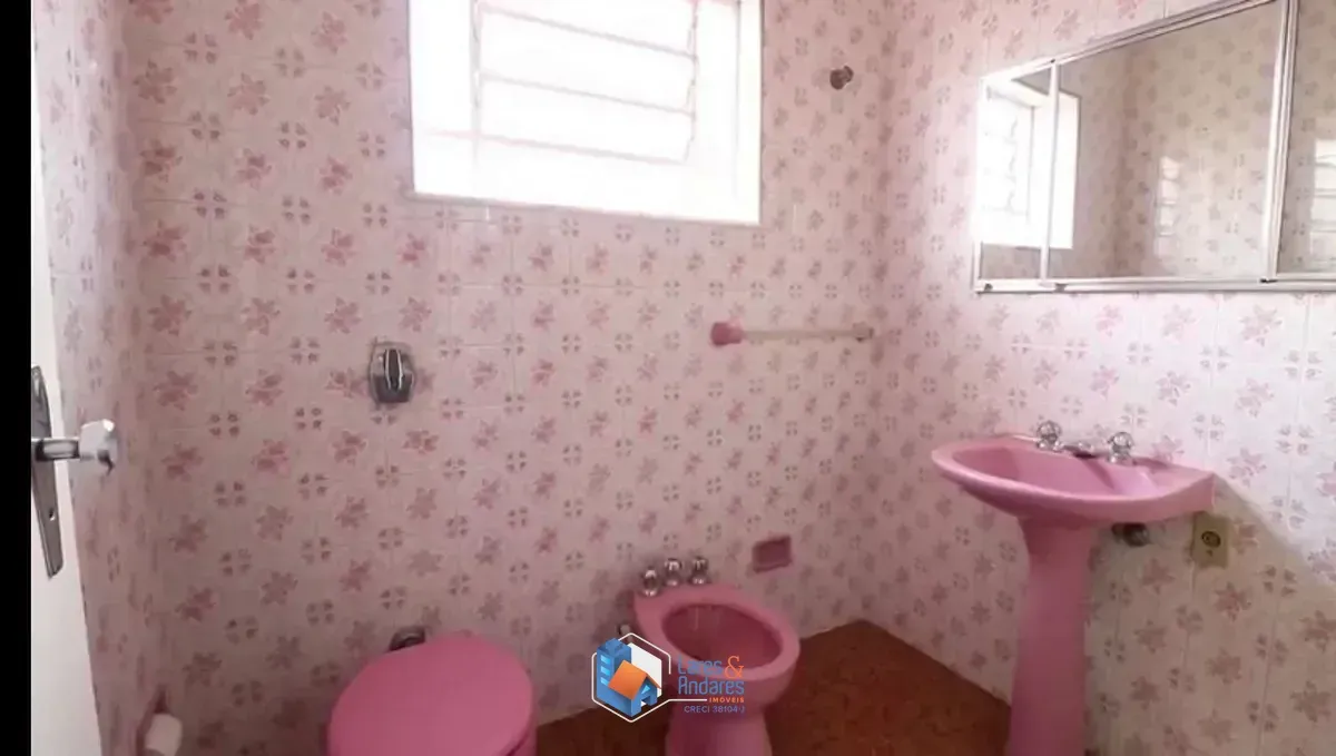 Imagem Casa para venda em Parque Peruche com 4 quartos, sendo 1 suíte, 228m²