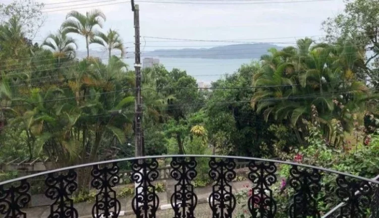 Imagem Sobrado no alto do Morro Santa Terezinha, 6 dormitórios, clost, hidro, dependência empregada independente, canil e 5 vagas.