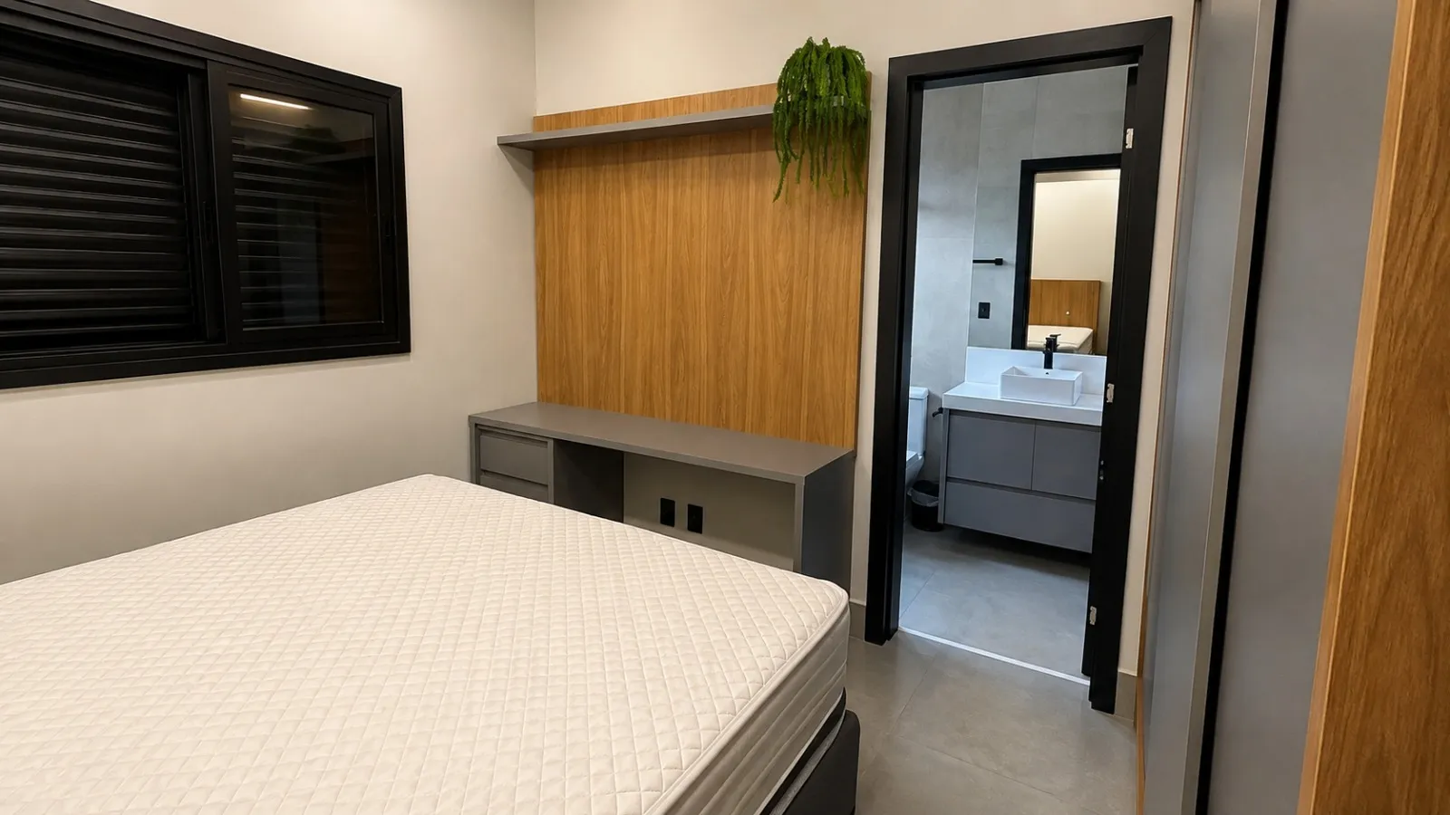 Imagem Casa mobiliada com 3 suítes e piscina à venda no Riviera de Santa Cristina XIII ? Setor Iate