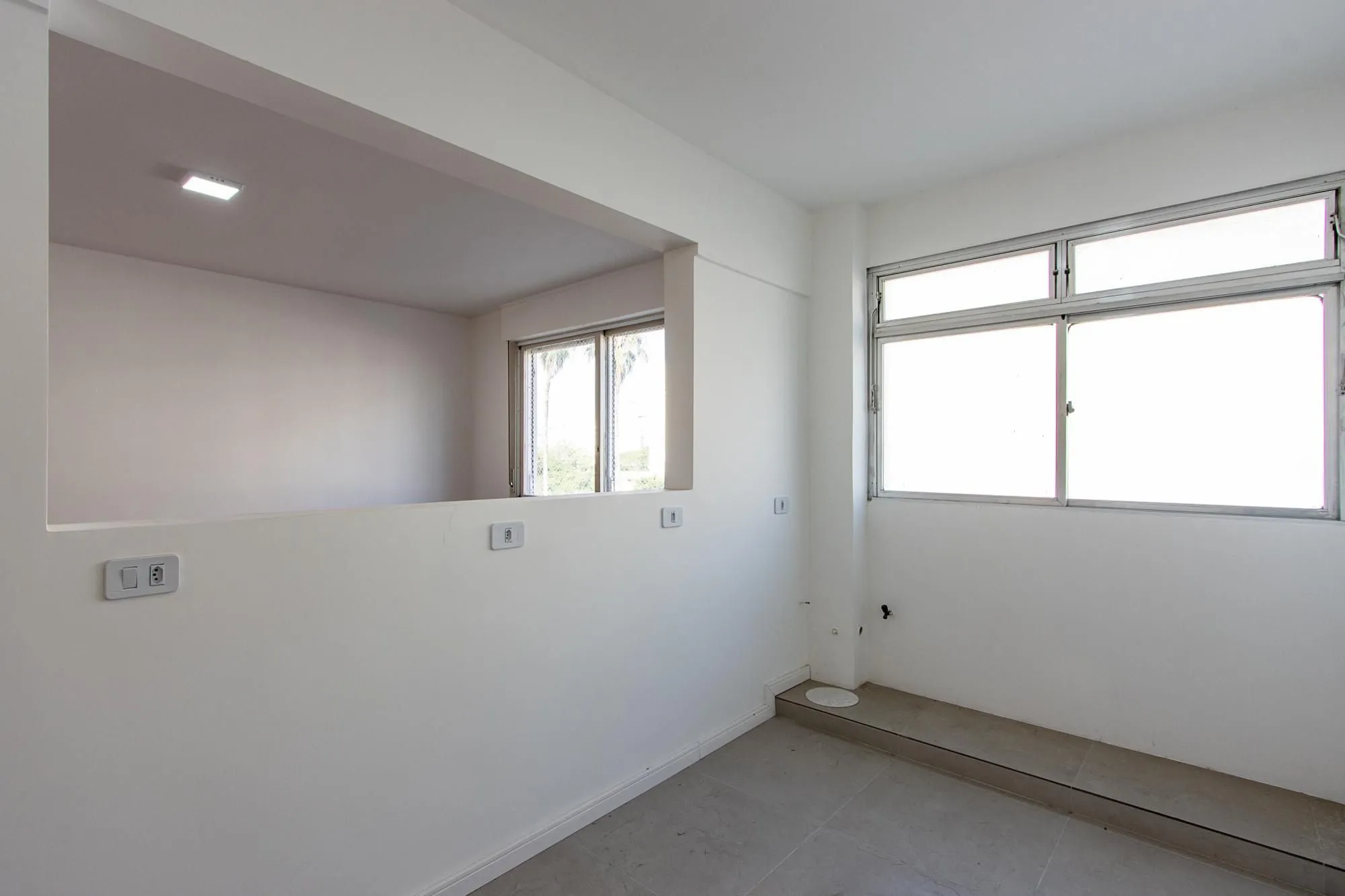 Imagem Apartamento no Menino Deus com 2 dormitórios e garagem