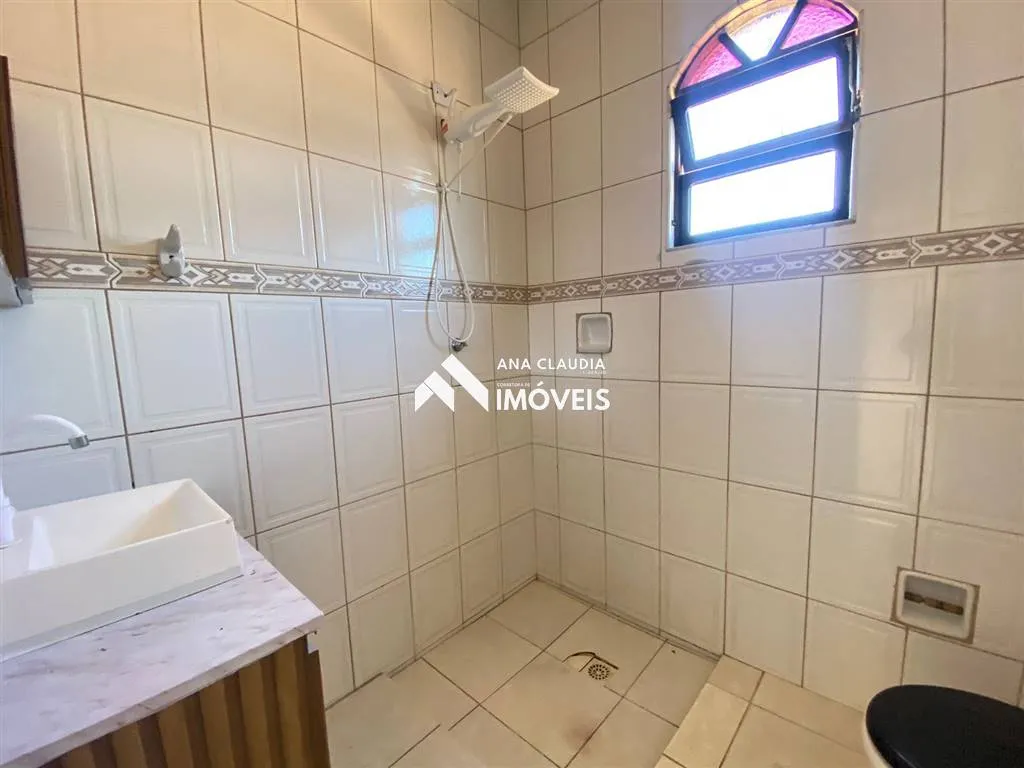 Imagem Casa a Venda Lote inteiro com picina.