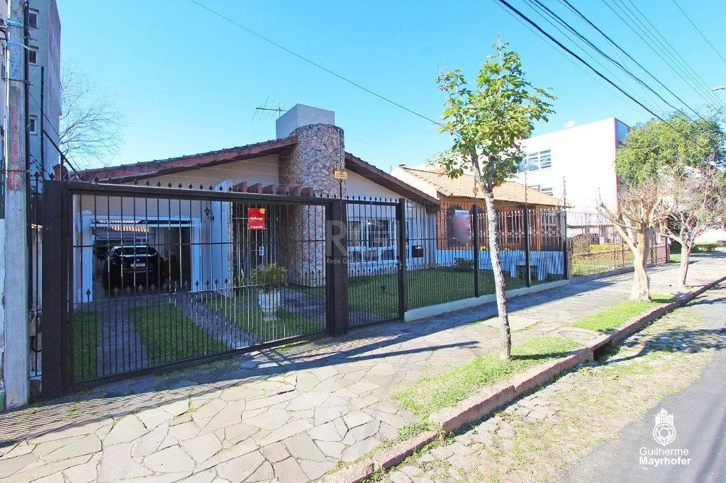 Imagem Casa para Venda - 215m², 3 dormitórios, sendo 1 suites, 3 vagas - Sarandi