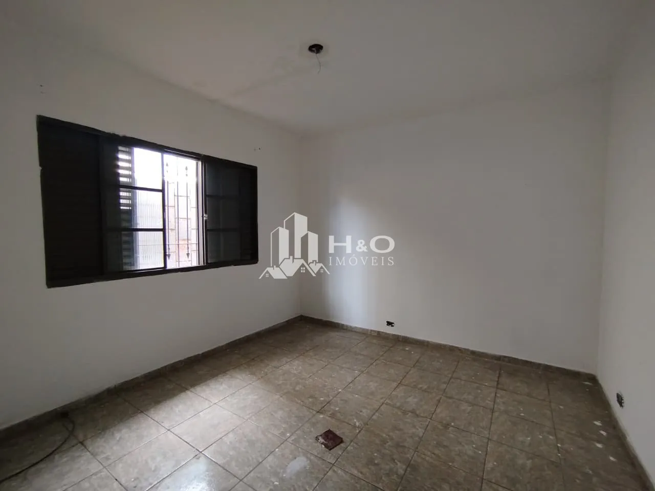 Imagem Casa ampla e muito bem localizada no bairro de Itaquera, próxima ao Shopping Metrô Itaquera e à Estação Corinthians‑Itaquera.
