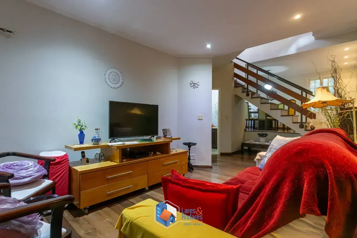 Imagem Sobrado para venda em Jardim Santo Antoninho com 3 quartos, sendo 3 suítes, 150m²
