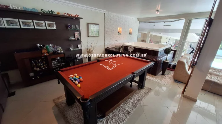 Imagem CHÁCARA Condomínio 4 Suítes, Piscina com bar molhado Campo de Futebol.