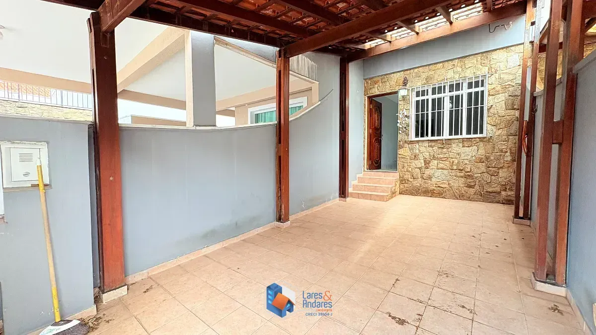 Imagem Sobrado para venda em Jardim Regina com 3 quartos, sendo 1 suíte, 101m²