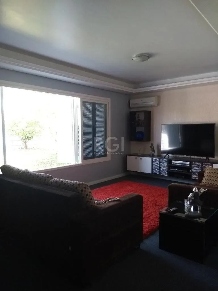 Imagem Casa para Venda - 249.86m², 3 dormitórios, sendo 1 suites, 4 vagas - Medianeira