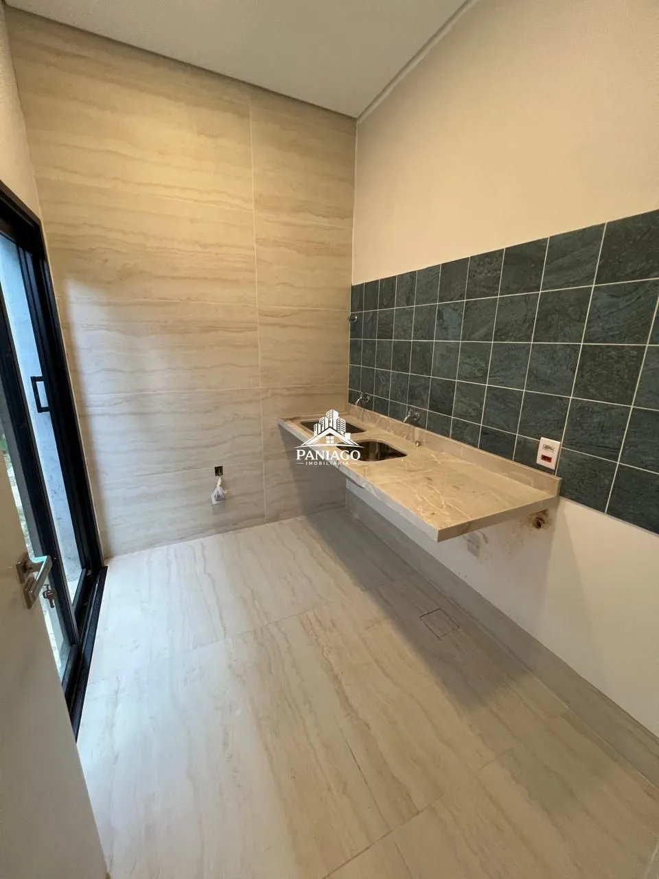 Imagem Casa com 5 Quartos, 4 Suítes e Piscina à Venda no Villa Jardim