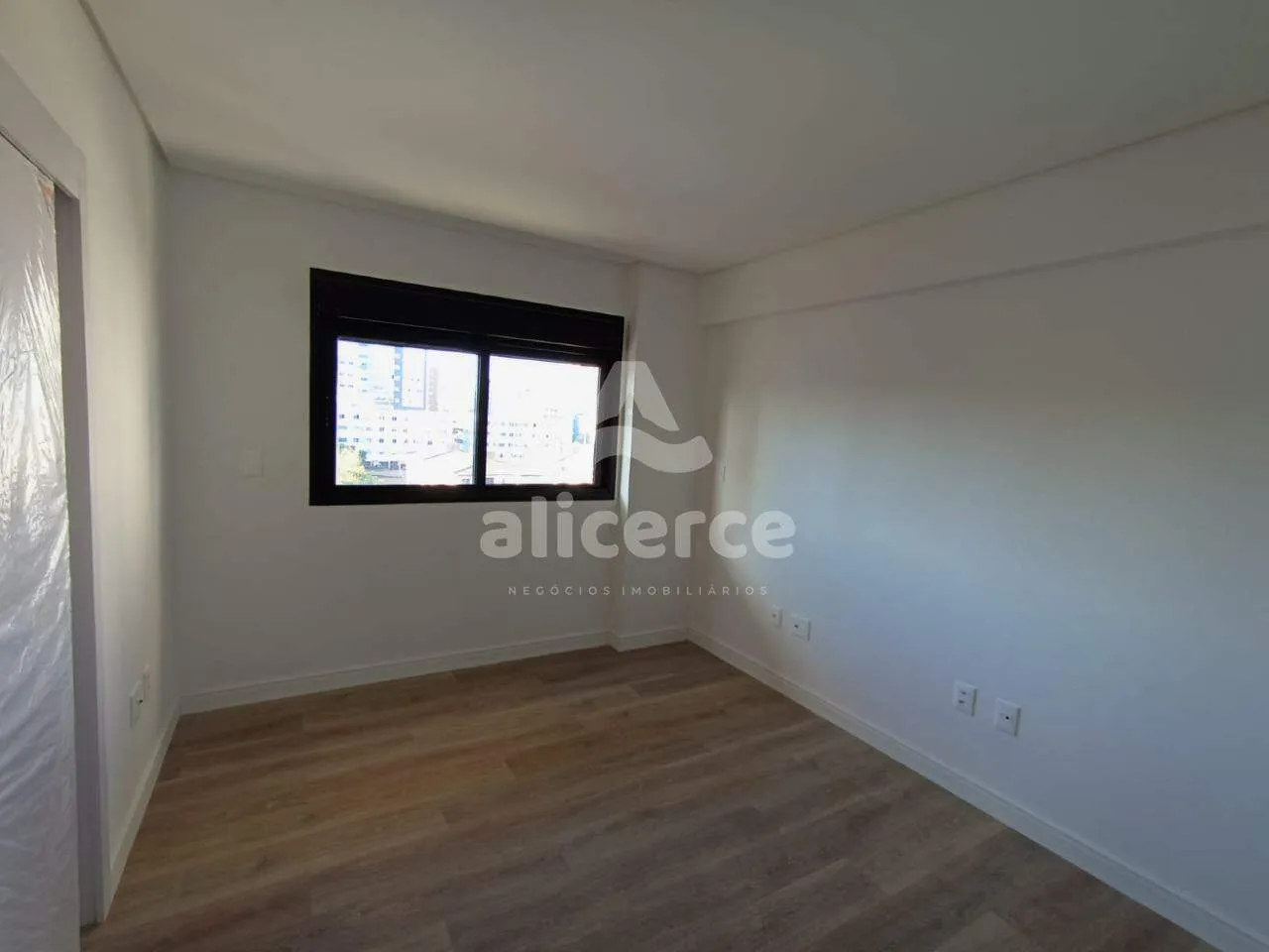 Imagem Apartamento à venda bairro no Floresta com 04 dormitórios, 01 suítre master com 154 m2