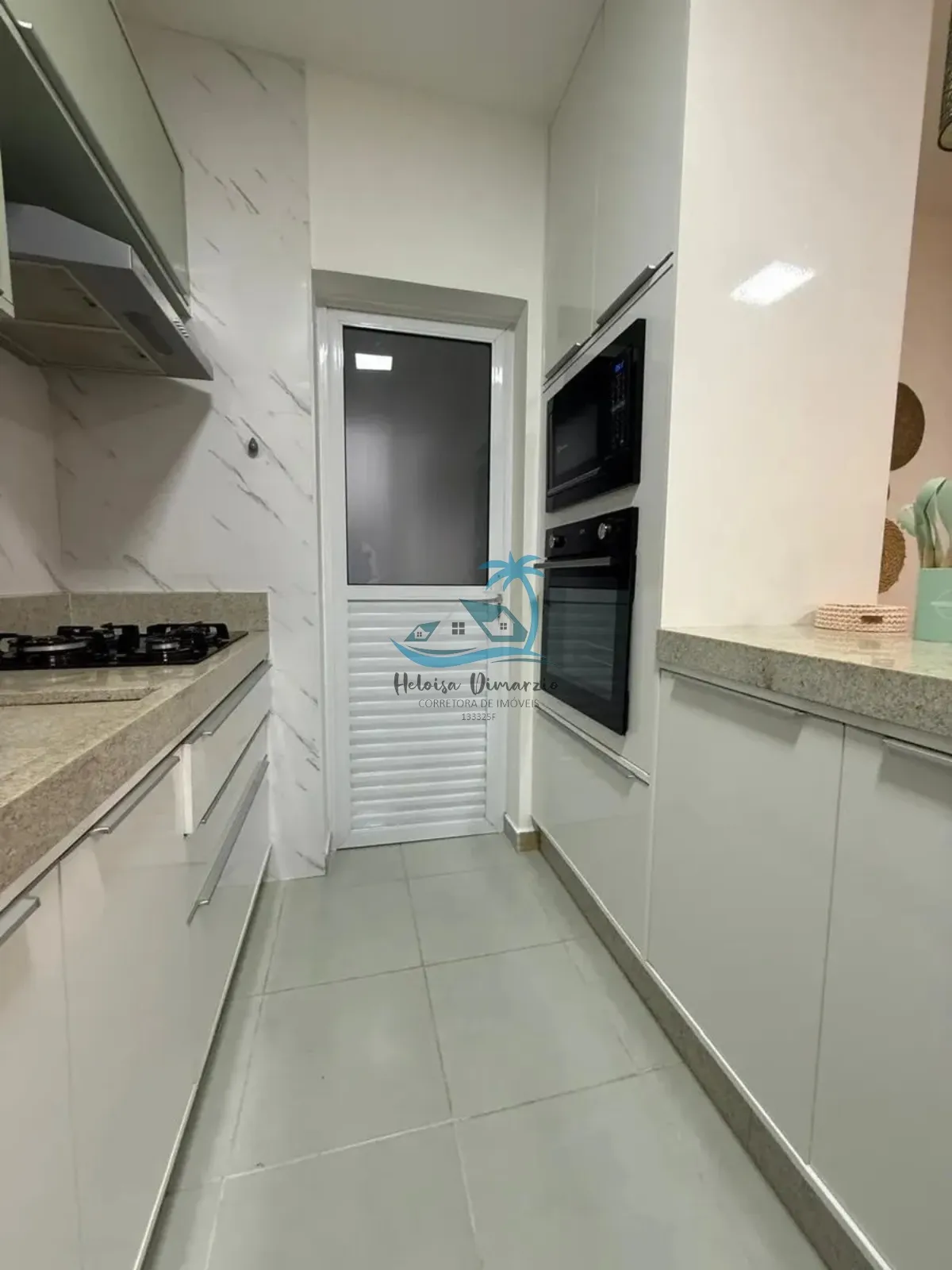 Imagem Excelente apartamento com 2 dormitórios na melhor rua da Praia das Toninhas - Ubatuba 732.000,00.