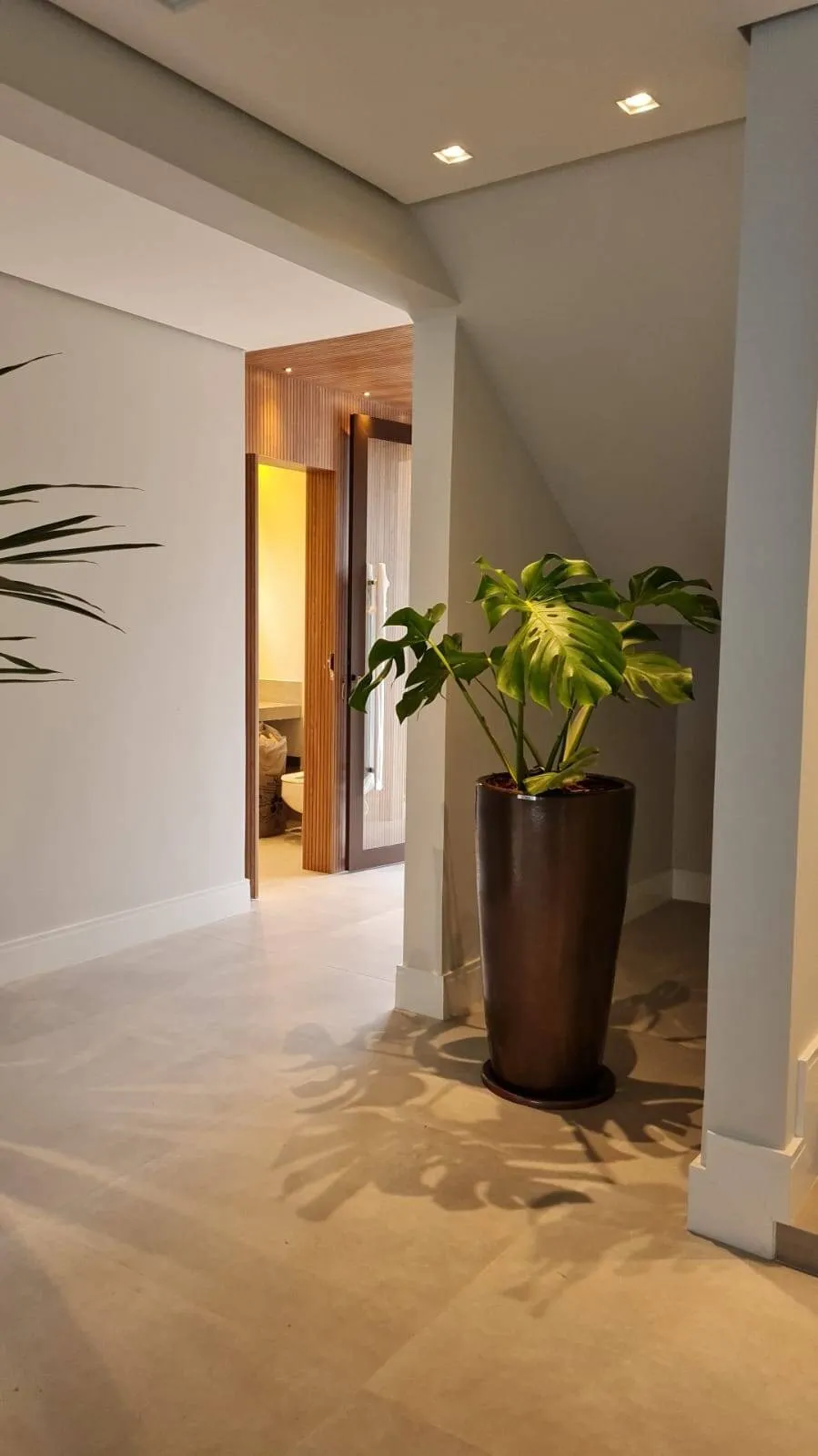 Imagem Casa Sobrado de 400m² de Área Construída Localizada no Alphaville Residencial 2!