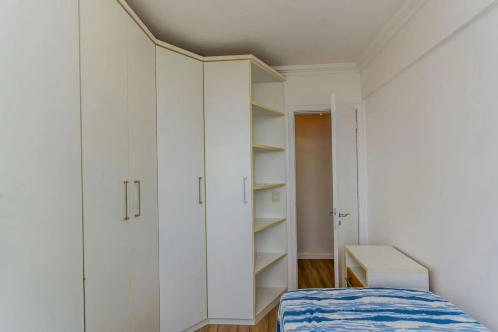 Imagem Apartamento de 3 dormitórios à venda em Passo D'areia, Porto Alegre.