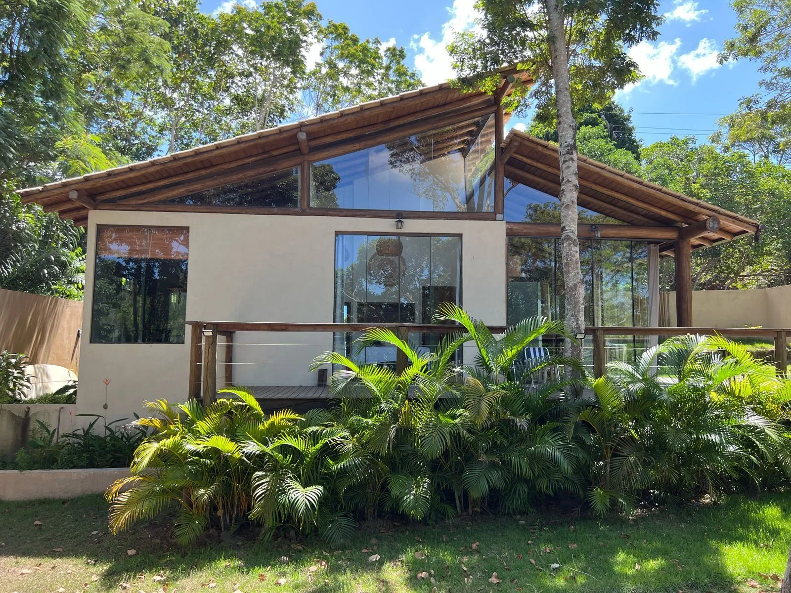Imagem Casa beira da lagoa Aruá em Praia do Forte Bahia