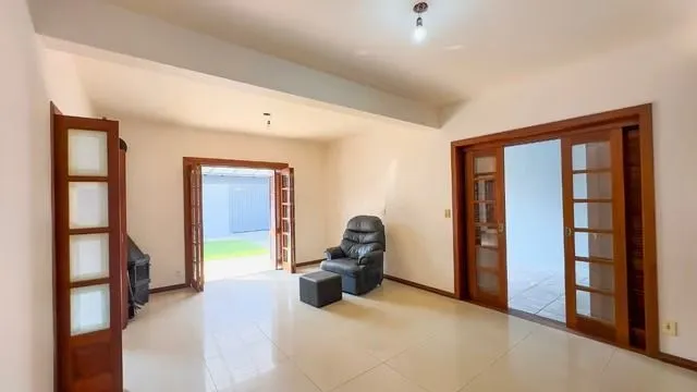 Imagem Casa térrea com 3 dormitórios, piscina, espaço gourmet com churrasqueira.