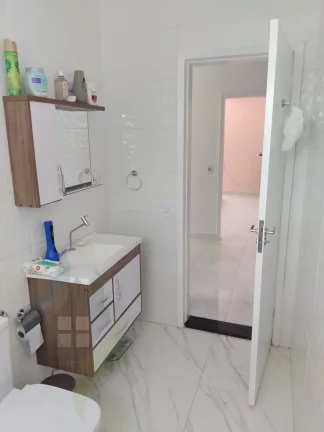 Imagem Casa de 2 dormitórios, 2 banheiros, 2 vagas, com 155m² em Taboão, São Bernardo do Campo