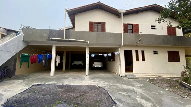 Imagem Conjunto de Casas à Venda ? Excelente Oportunidade Comercial e Residencial em Garopaba-SC!