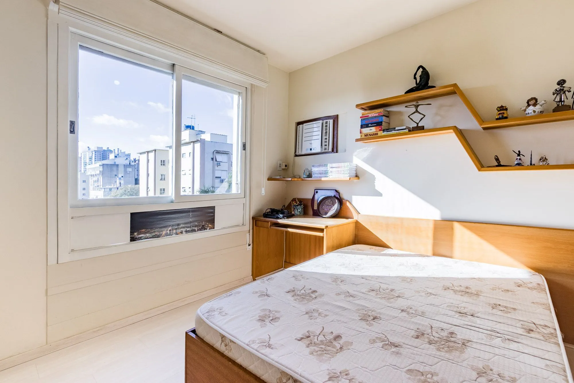 Imagem Oportunidade única: Apartamento com dois dormitórios e vaga de garagem à venda no coração do Bairro Higienópolis!