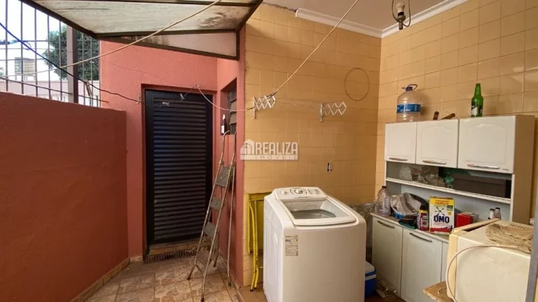 Imagem Casa com 3 dormitórios e suíte no bairro Fabrício em Uberaba