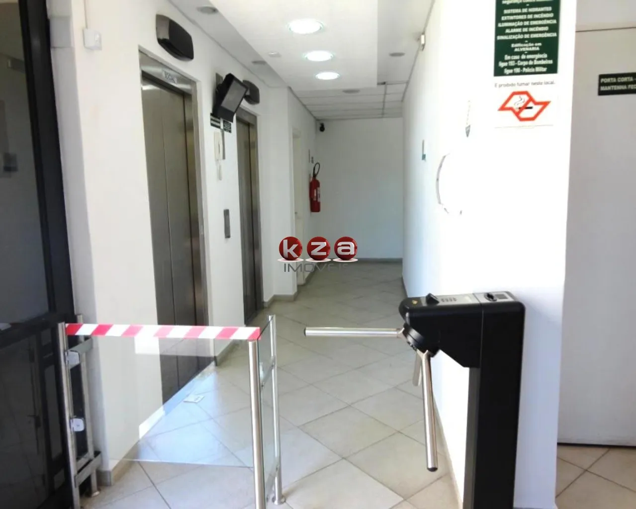 Imagem Sala Comercial de Alto Padrão no Centro Empresarial Vértice em Valinhos-SP: 2 salas, 2 banheiros, 2 vagas, 77m². Aproveite!