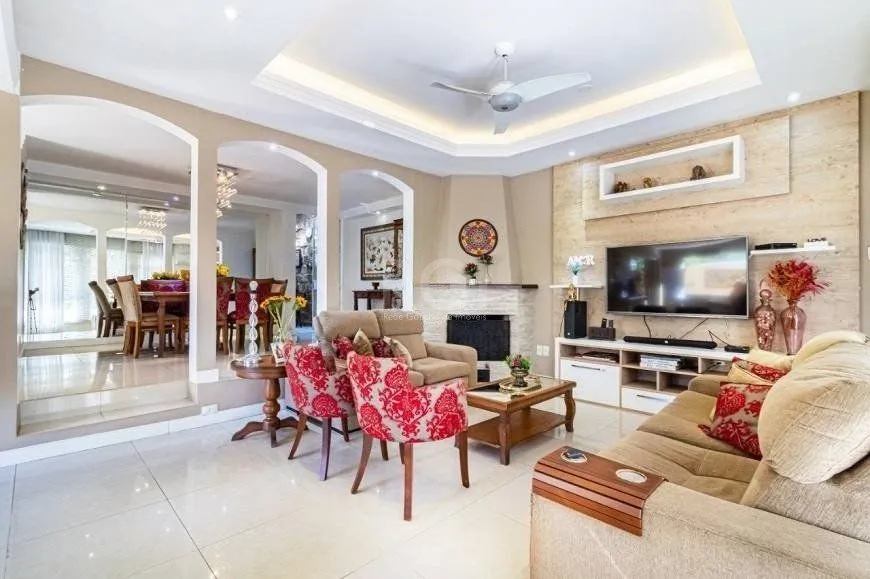 Imagem Excelente casa de 264m² com 4 dormitórios no bairro Menino Deus