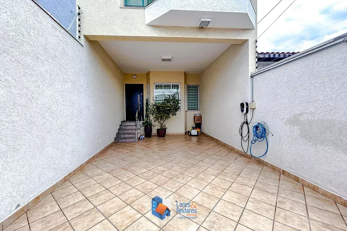 Imagem Casa para venda em Penha de França com 4 quartos, sendo 4 suítes, 212m²