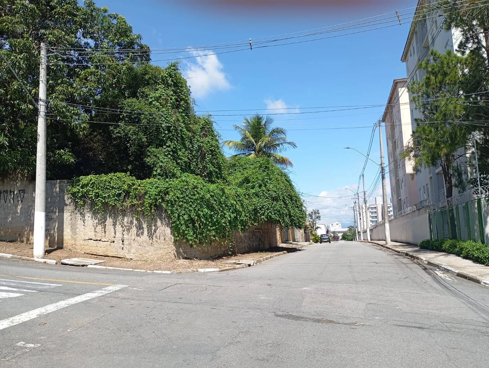 Imagem Esquina Estratégica com 3 Frentes e 1.200m² - Excelente Aproveitamento