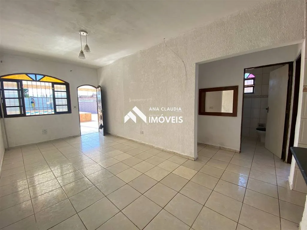 Imagem Casa a Venda Lote inteiro com picina.