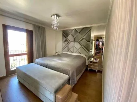 Imagem VENDA DE SOBRADO NO JARDIM VIRGINIA BIANCA, EM SÃO PAULO/SP, 293m² com 3 suítes, sala com lareira, churrasqueira, piscina e 06 vagas. CONSULTE-NOS.