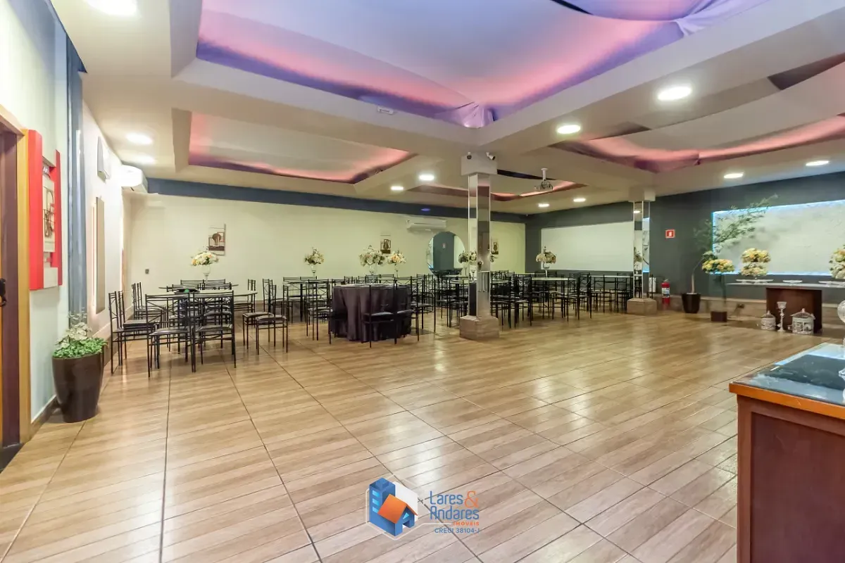 Imagem Conjunto comercial para venda em Parque São Domingos, 320m²