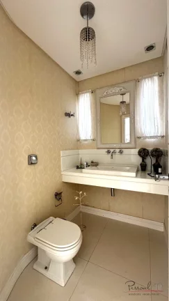 Imagem Belíssima casa totalmente mobiliada de alto padrão com 3 suítes, sendo 1 suíte master com banhei...