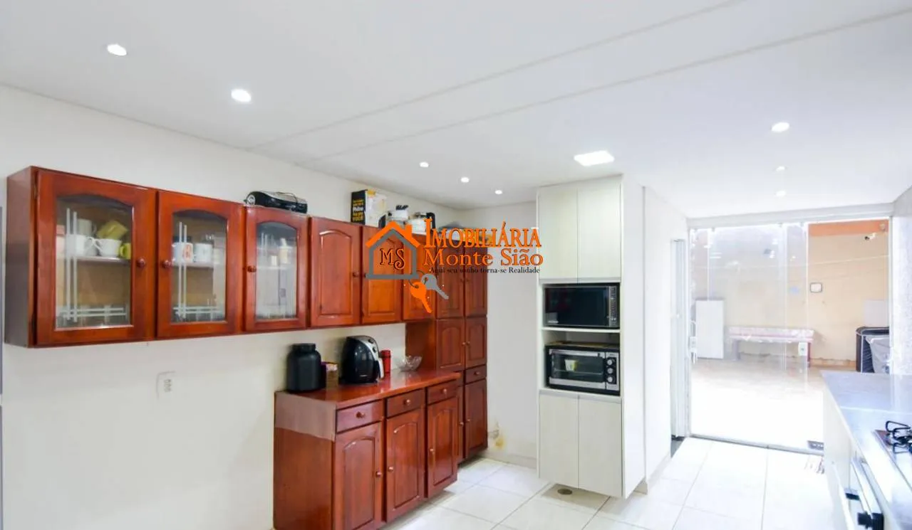 Imagem Sobrado com 3 dormitórios à venda, 266 m² por R$ 600.000 - Jardim Paraventi - Guarulhos/SP