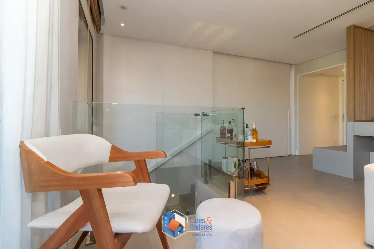 Imagem Cobertura para venda e locação em Pinheiros com 3 quartos, sendo 1 suíte, 198m²
