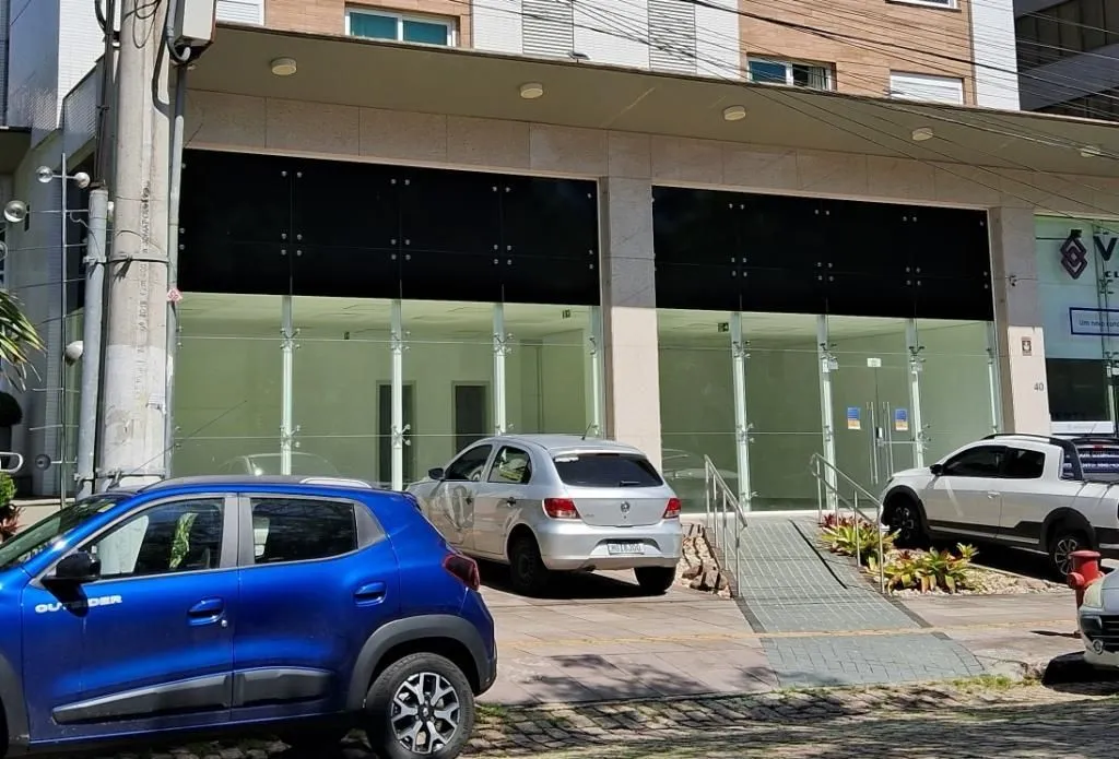 Imagem MÁFFER IMÓVEIS ALUGA - EXCELENTE LOJA COMERCIAL NO MOINHOS DE VENTO com 102m² privativos,Rua Comendador Caminha, nº 22 - Bairro Moinhos de Vento Em frente ao Parcão