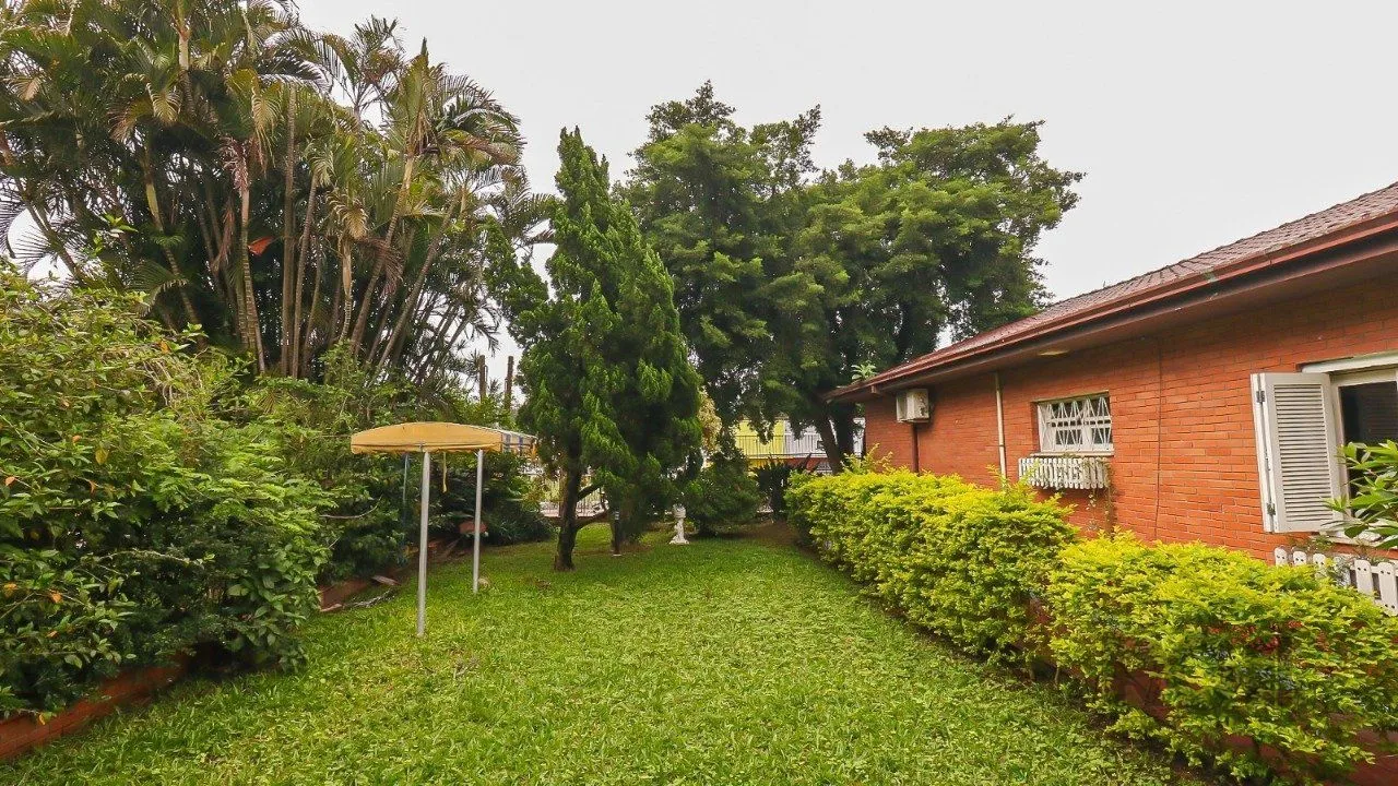 Imagem Casa com 2 quartos, vaga de garagem, churrasqueira, com 200m² privativos no centro de Esteio/RS