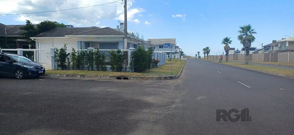 Imagem Ótima casa com 4 dormitórios na Praia de Atlântida Sul (Osório-RS)