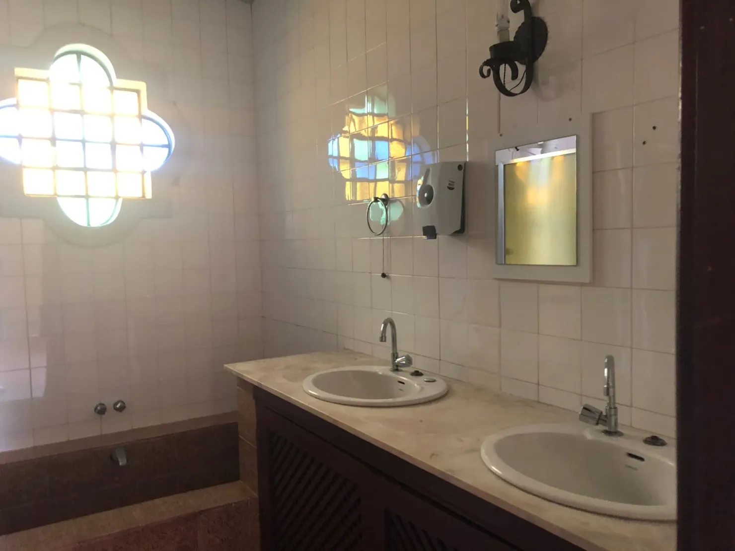Imagem Comercial à venda 4 Quartos, 2 Suites, 8 Vagas, 786M², Jardim Boa Vista, Pindamonhangaba - SP