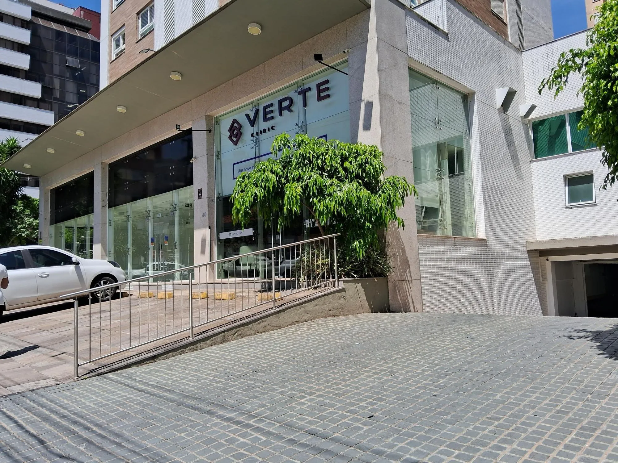 Imagem MÁFFER IMÓVEIS ALUGA - EXCELENTE LOJA COMERCIAL NO MOINHOS DE VENTO com 102m² privativos,Rua Comendador Caminha, nº 22 - Bairro Moinhos de Vento Em frente ao Parcão