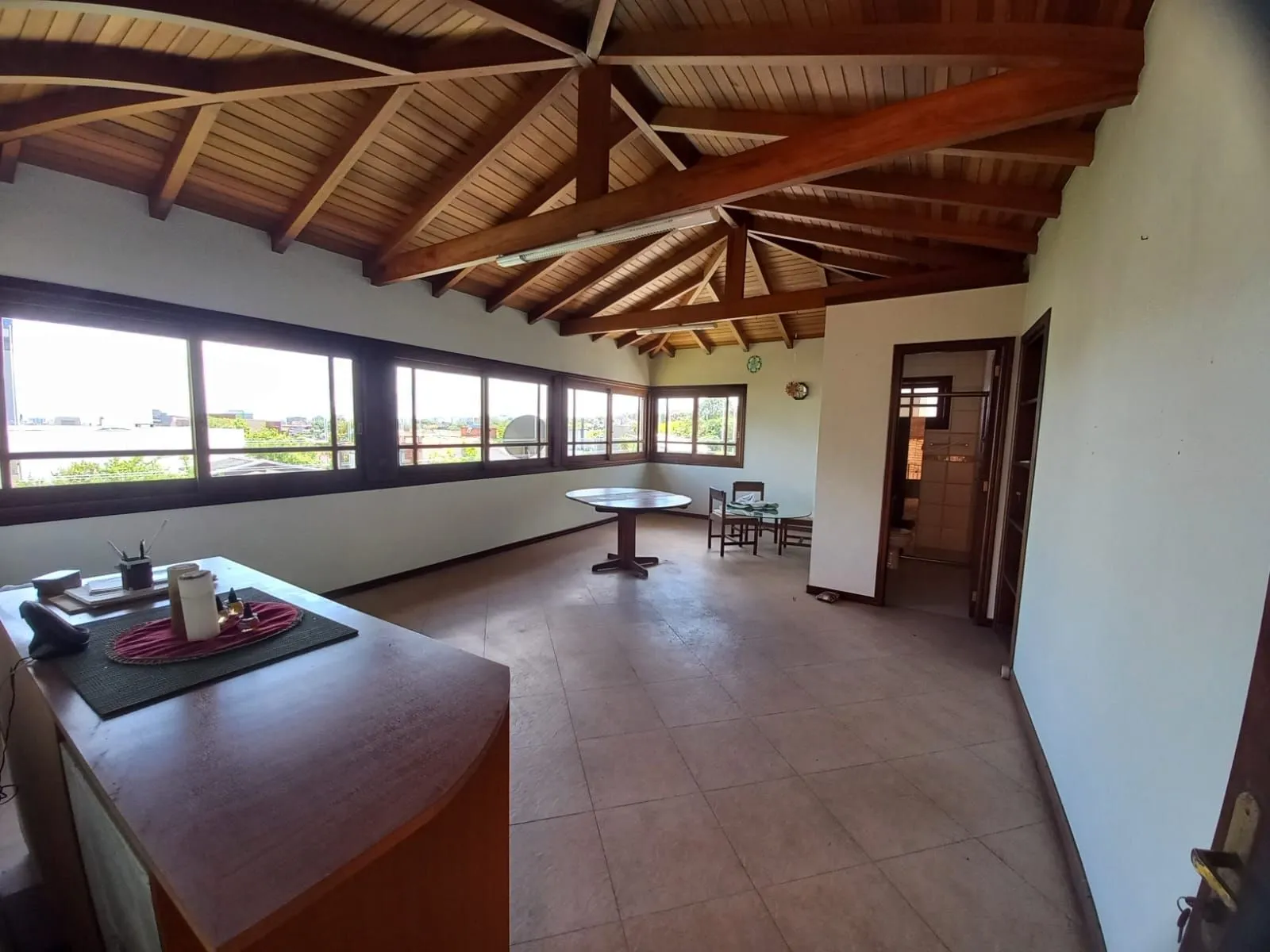 Imagem Casa Completa com Piscina, Escritório e 6 Dormitórios