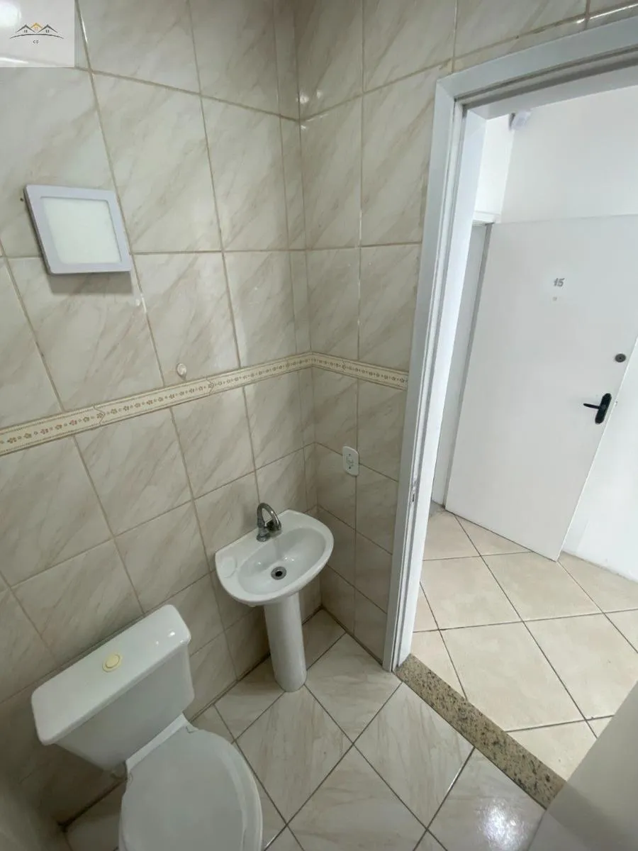Imagem Sala Comercial para alugar no Centro de Osasco 30m² 1 wc com ar condicionado.