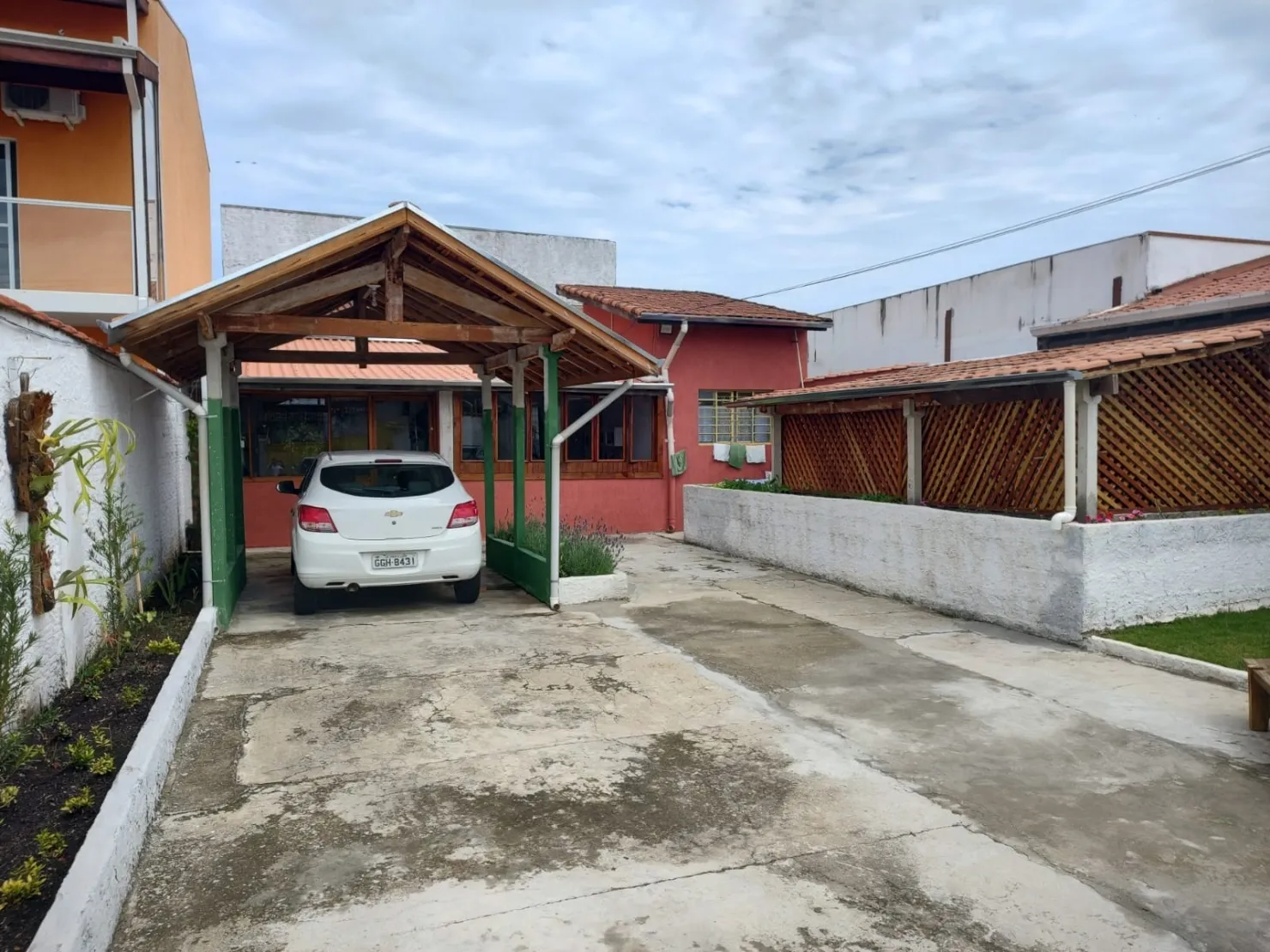 Foto do imóvel Casa à venda 2 Quartos, 5 Vagas, 250M², Residencial Mombaça, Pindamonhangaba - SP