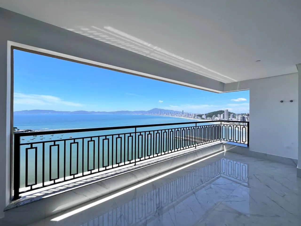 Imagem Apartamento com vista para o mar à venda com 190m2 por R$ 4.200.000,00