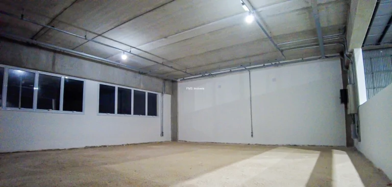 Imagem Galpão Comercial de Alto Padrão em Santa Júlia, Itupeva-SP: 2 banheiros, 6 vagas, 1.251,60 m² - Venda ou Locação!